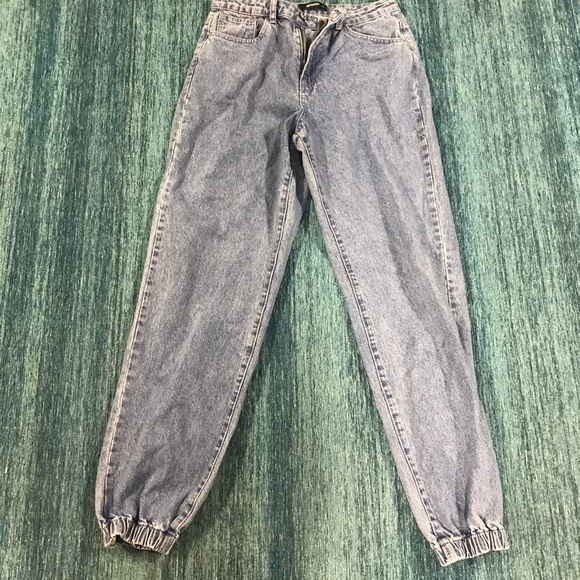 jogger mom jeans